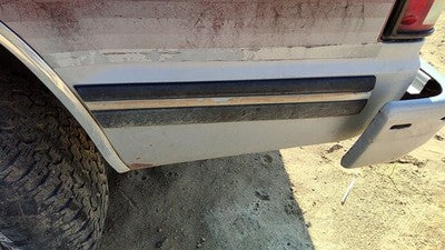 1993 S10 Blazer Driver Left Rear Moulding On Quarter Panel Oem
