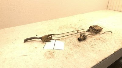 1989 Ford F350 Passenger Right Front Door Latch Mechanism W/ Inside Handle Lock