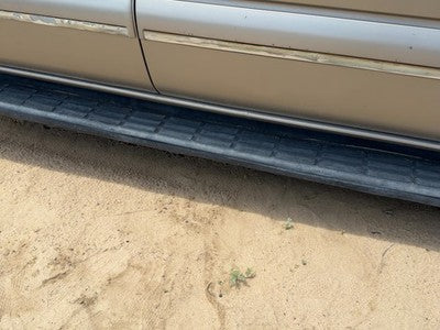 2001-2006 Chevy Suburban Passenger Right Running Board Side Step Oem 4X4