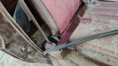 1983 Gmc Sierra C3500 Passenger Right Front Seat Belt Retractor Oem Shoulder Red