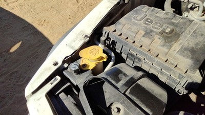 2005-07 Jeep Liberty Windshield Washer Fluid Reservoir With Pump Oem Wiper Tank