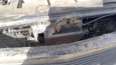 1988-1998 Gmc Sierra 2500 Hood Latch Assembly With Bracket Oem 15029224