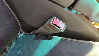 00-04 Buick Regal Passenger Right Front Seat Belt Buckle Receiver Oem Tan 525