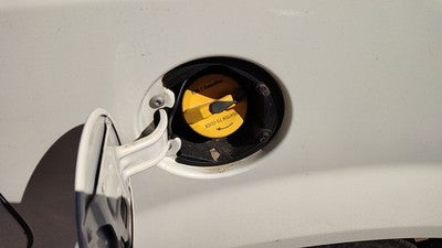 2008-2011 Dodge Grand Caravan Fuel Filler Neck Assembly With Gas Cap Oem