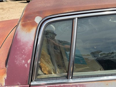 85-90 Park Ave Passenger Right Rear Vent Window Back Door Glass With Frame Oem