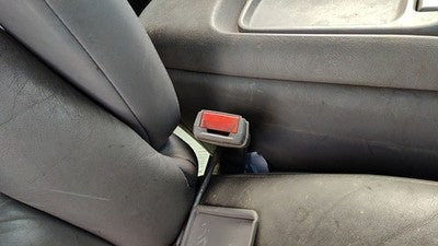 1999 Chevy Suburban Passenger Right Front Seat Belt Buckle Receiver Oem Gray 132