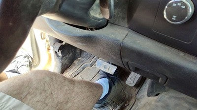 2007 08 Silverado 2500 Lower Dash Under Column Knee Bolster Trim Panel Ebony 19D