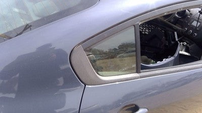 14-18 Kia Forte Passenger Right Rear Vent Window Small Back Door Glass Wth Frame