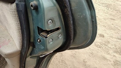 2000-04 Legacy Outback Passenger Right Rear Door Latch With Rods/Cables Oem Back