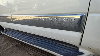 08 Navigator Passenger Right Front Moulding From Door Trim Pv White Chocolate