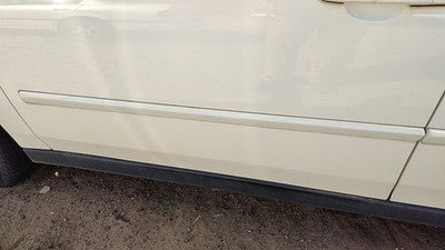 04-08 New Style Malibu Driver Left Front Moulding From Door Trim White 40U