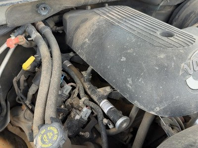 2001-2006 Chevy Suburban Complete Fuel Rail With Injectors Set Loaded Oem 5.3L