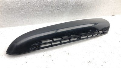 1994 Chevy Suburban Driver Left Rear Moulding On Corner Panel Oem