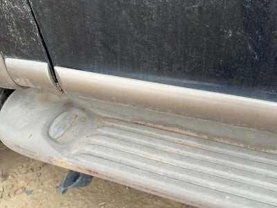 1997-2002 Ford Expedition Driver Left Front Lower Moulding From Door Oem