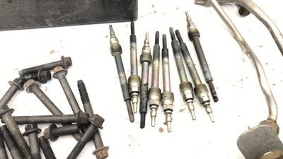03 Ford F250 6.0L Powerstroke Fuel Injector Lines Glow Plugs Misc Engine Bolts