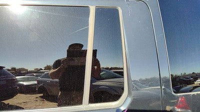 2005-2009 Land Rover Lr3 Driver Left Rear Vent Window Back Door Glass With Frame