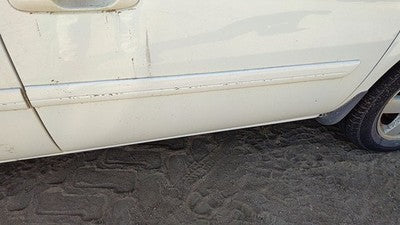 05-07 Caravan Passenger Right Front Moulding From Door Trim Strip White Pw1
