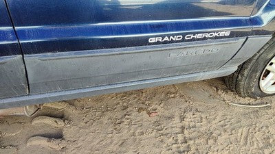 03-04 Jeep Grand Cherokee Passenger Right Front Moulding From Door Trim Strip