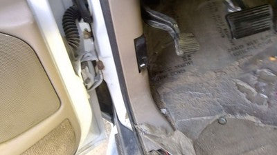 2005 Chevy Suburban Driver Left Lower Kick Trim Panel Oem Tan 522