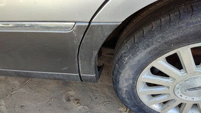 2003 Lincoln Town Car Driver Left Rear Moulding On Quarter Panel Oem Silver