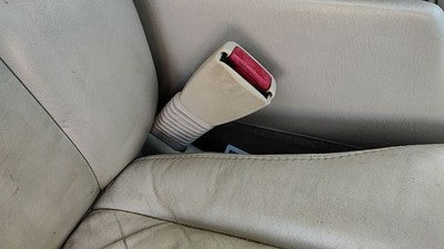 1998-04 Cadillac Seville Passenger Right Front Seat Belt Buckle Receiver Tan 503