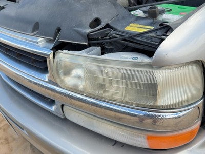 2000-2006 Chevy Suburban Driver Left Head Light Oem Front Lamp 16526133