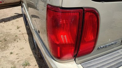 98-00 Navigator Driver Left Tail Light Brake Lamp Rear Outer Quarter Mounted