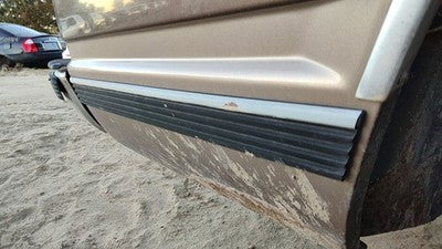 1994 Chevy Suburban Passenger Right Rear Moulding On Quarter Panel Oem