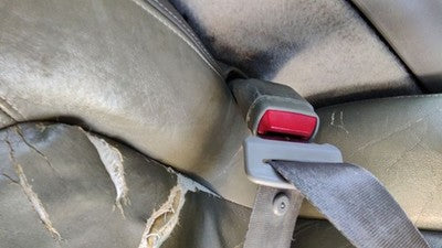 1998-2001 Olds Bravada Driver Left Front Seat Belt Buckle Receiver Pewter 922