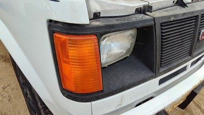 85-94 Gmc Safari Passenger Right Headlight Trim Door Surround With Turn Signal