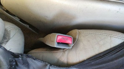 01-02 Suburban Passenger Right Front Seat Belt Buckle Receiver 922 Light Gray