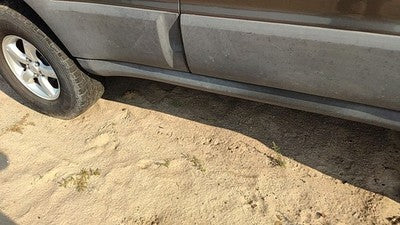 2005-2006 Mazda Tribute Passenger Right Lower Rocker Panel Moulding Side Skirt