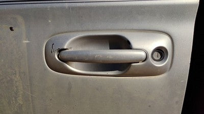 01-07 Caravan Driver Left Front Outside Door Handle Ps2 Bright Silver Metallic