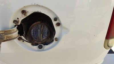 1998-2000 S10 Blazer Fuel Filler Neck Assembly With Gas Cap Oem 15026401