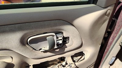 1995-99 Gmc Yukon Driver Left Front Inside Door Trim Panel Only Oem Tan 522