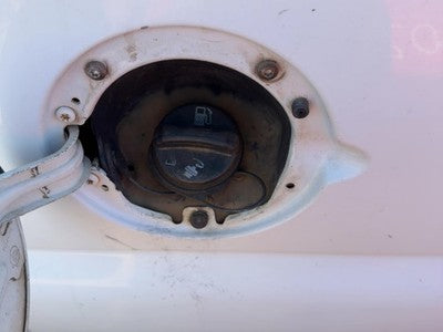 2004-2007 Chevy Silverado 2500 Fuel Filler Neck Assembly With Gas Cap Oem 6.6L
