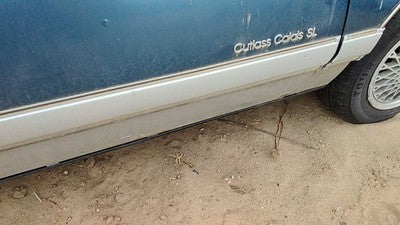 89 Olds Cutlass Calais Passenger Right Front Moulding From Door Trim Blue 2 Door