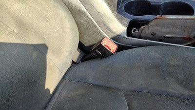 2005-2006 Mazda Tribute Passenger Right Front Seat Belt Buckle Receiver Oem