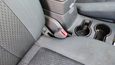 2002-2004 Nissan Xterra Passenger Right Front Seat Belt Buckle Receiver Gray K