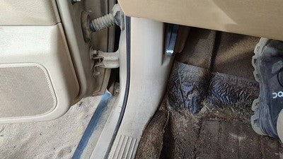 Suzuki Grand Vitara Xl-7 Driver Left Lower Kick Trim Panel Oem Tan