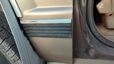 1994 Chevy Suburban Passenger Right Rear Moulding On Quarter Panel Oem