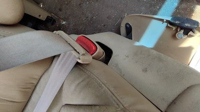 00 Town & Country Passenger Right Front Seat Belt Buckle Receiver Oem Tan
