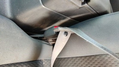 2002-2004 Nissan Xterra Driver Left Front Seat Belt Buckle Receiver Oem Gray K