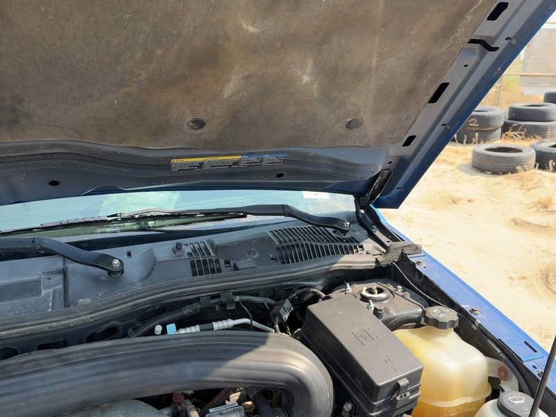 2002-2005 Saturn Vue Hood Hinge RH
