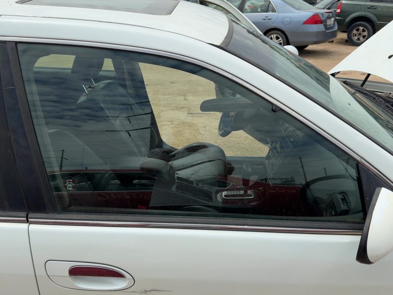 2000-2004 Infiniti I30 Front Door Glass/Window RH
