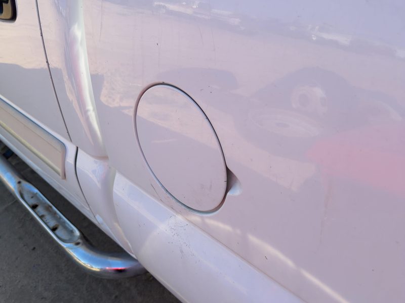 1999-2007 Chevrolet 2500 Silverado Pickup Fuel Tank Door