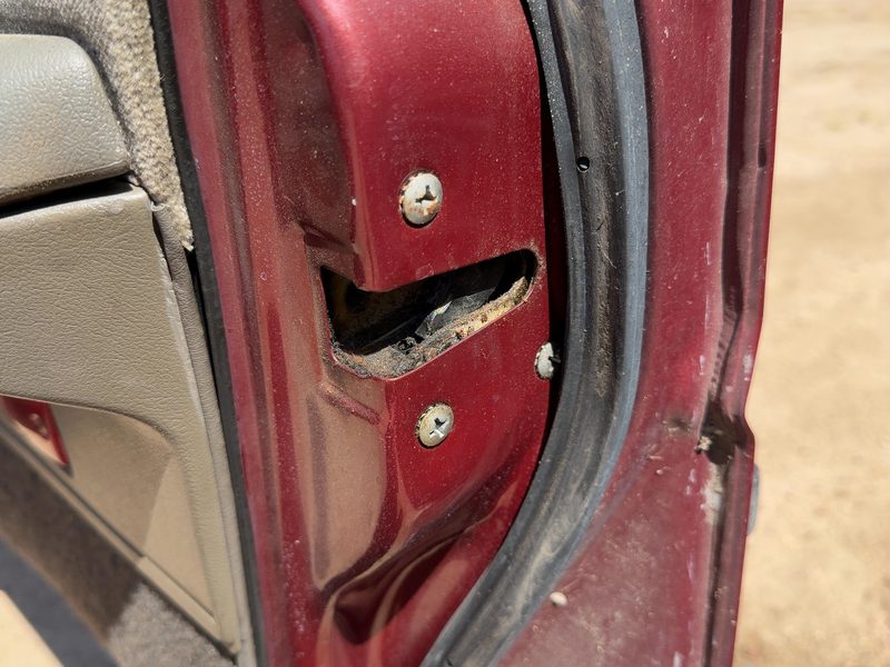 1987 Nissan Maxima Front Door Latch RH