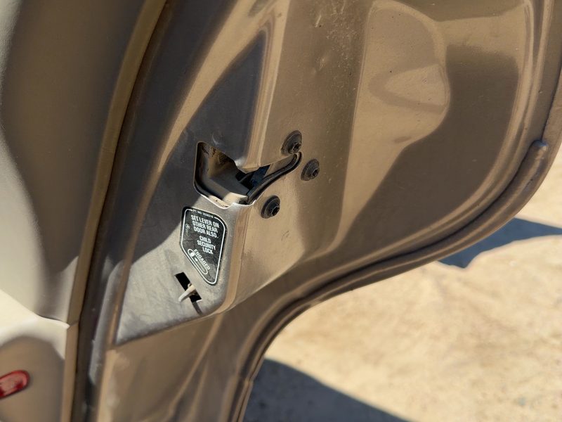 2000-2005 Buick Lesabre (80 & Up) Rear Door Latch RH