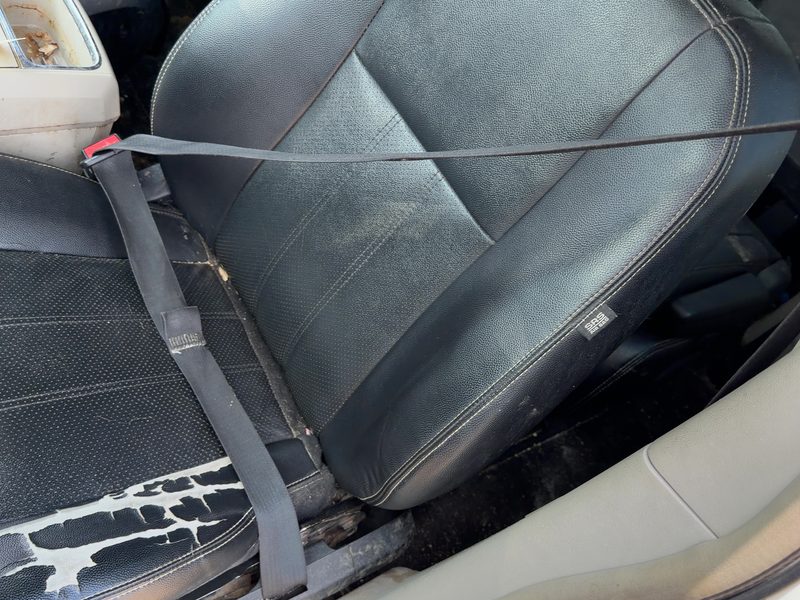 2011-2013 Chrysler Town & Country Front Seat Belt LH