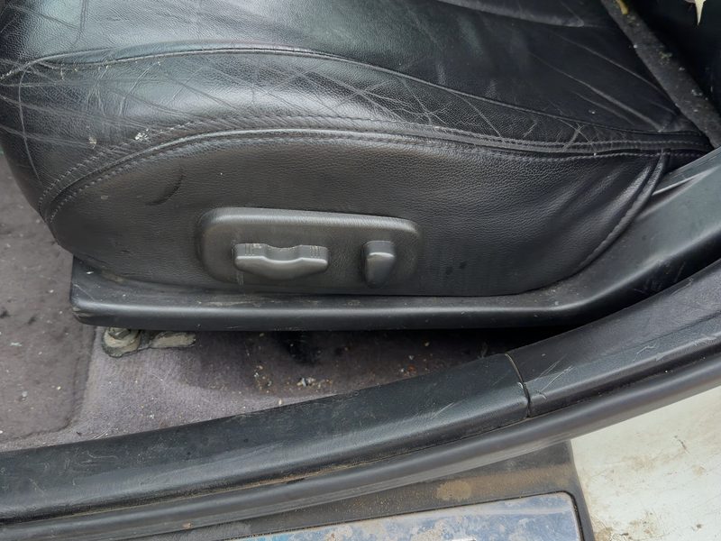 2000 Infiniti I30 Seat Track LH